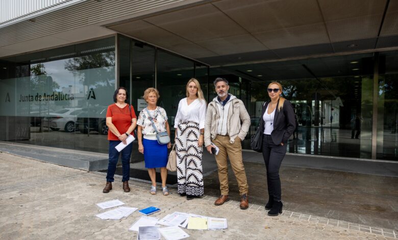 Andalucía elaborará un protocolo para los vecinos de Coria del Río afectados por toxinas
