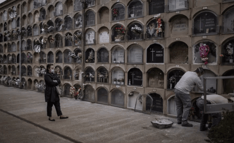 Barcelona Court Cancels Cemetery Worker Recruitment Over B2 Catalan Requirement