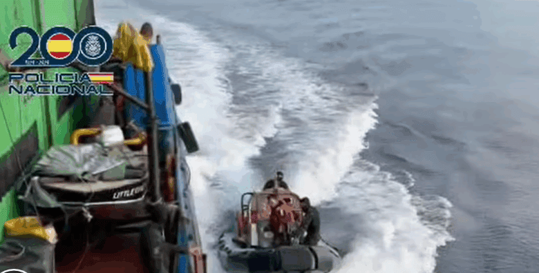 Interceptado en el Atlántico un barco con 6,5 toneladas de cocaína: espectacular operación cerca de las Islas Canarias