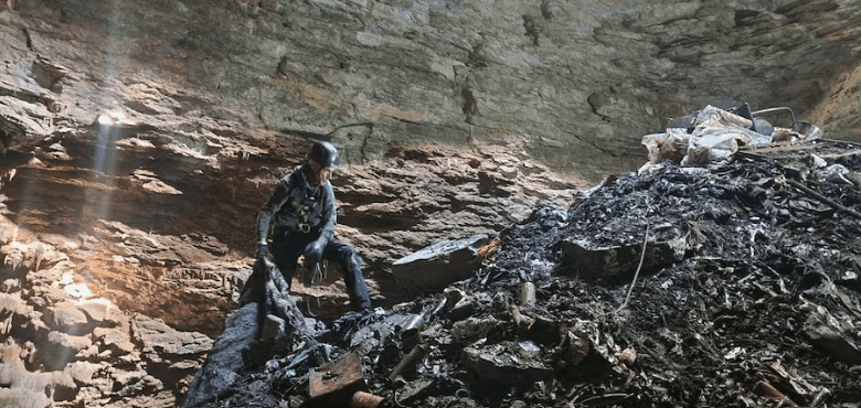 Hallan un proyectil de la Guerra Civil al limpiar una cueva en Gipuzkoa