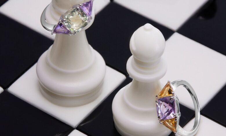 Spanish Jewelry Fashion: Bold Colors Make a Comeback in Fall 2025 Collections