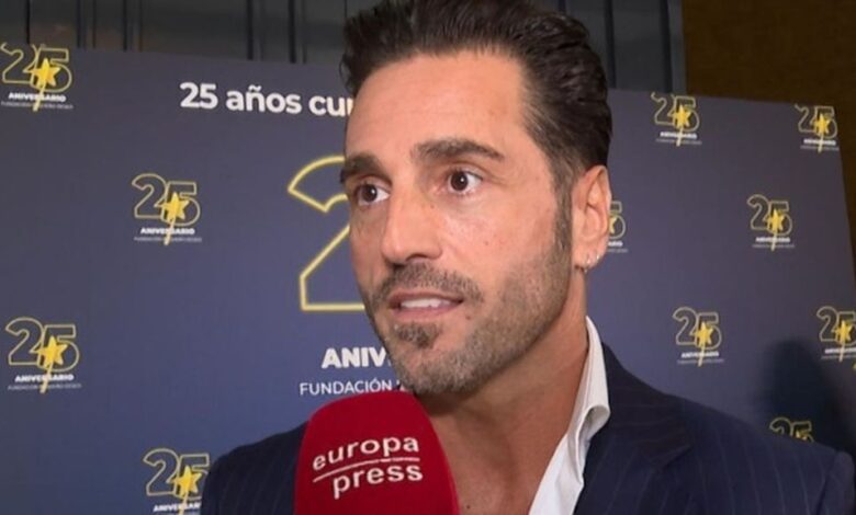 Бустаманте просит о сдержанности после выхода дочери в свет