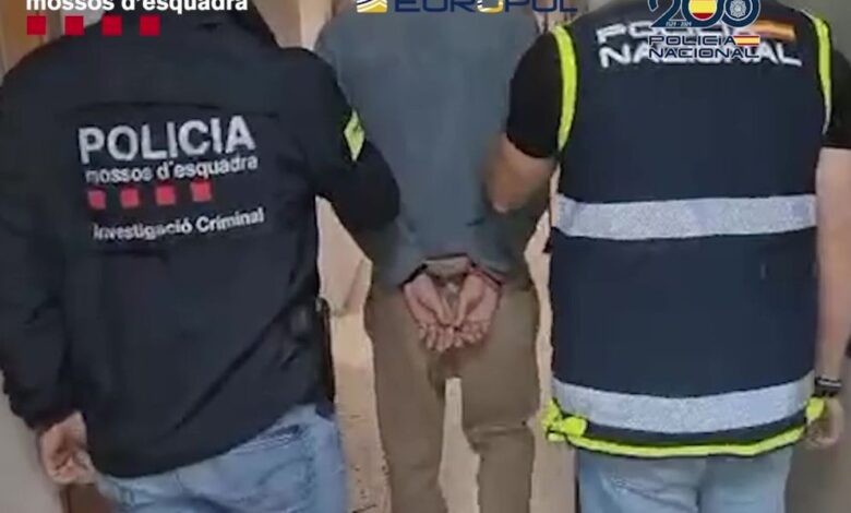 Detenido en Barcelona un estafador con 60 casos: falsificaba euros para compras en webs