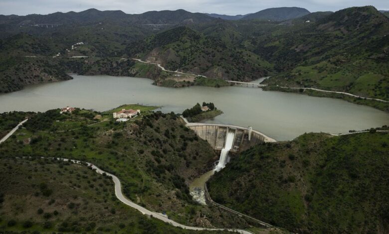 Encuentran un cuerpo en una bolsa en un embalse cerca de Málaga