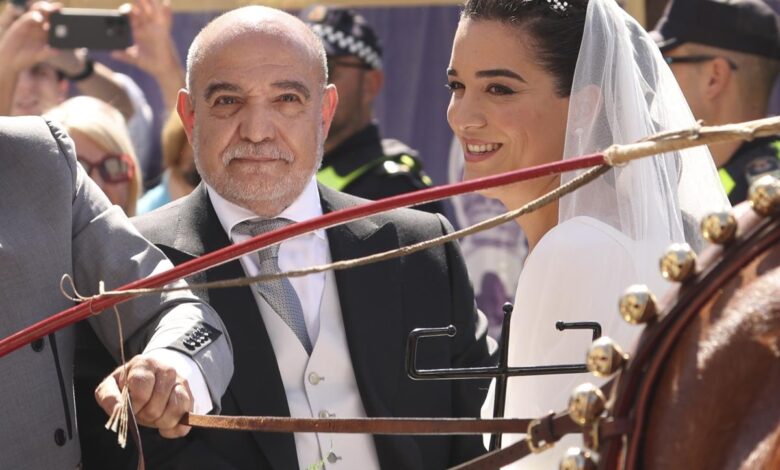 El secreto del padre de Bárbara Mirjan: la primera foto de la boda con Cayetano Martínez de Irujo