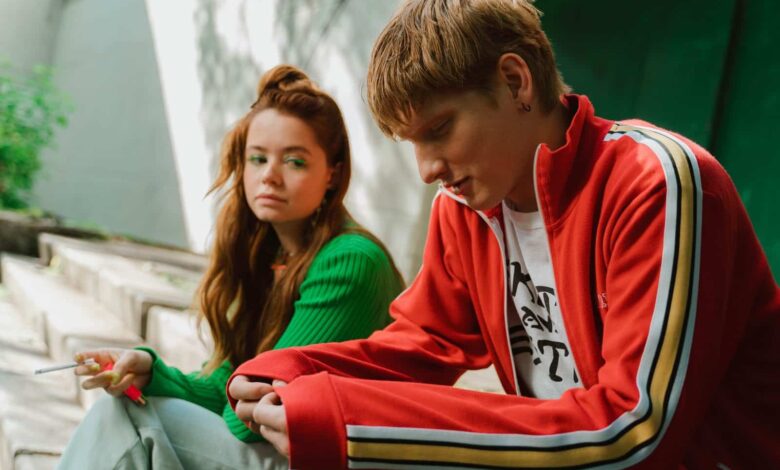 Какие подростки склонны нарушать правила и что на это влияет по мнению психологов