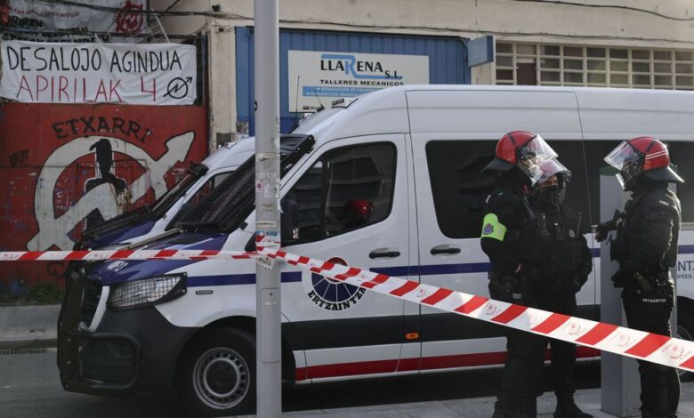 En Bilbao, un exmiembro de ETA recurre a Desokupa para un desalojo y provoca una protesta