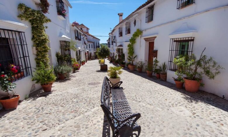 Jimena de la Frontera – a Charming White Town in Cádiz with an Ancient Castle