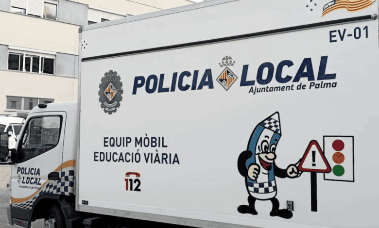 Eight-year-old boy found alone at school in Palma on a day off