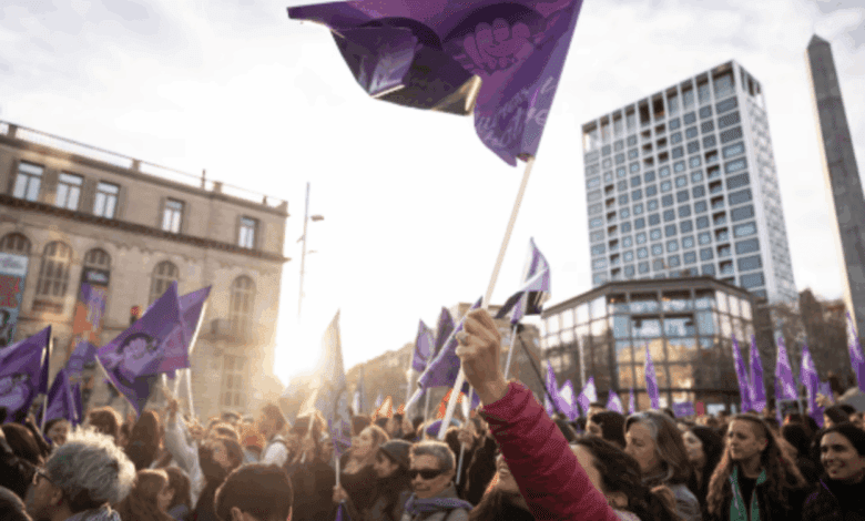 Por qué las mujeres en España siguen apoyando a los socialistas pese a los escándalos