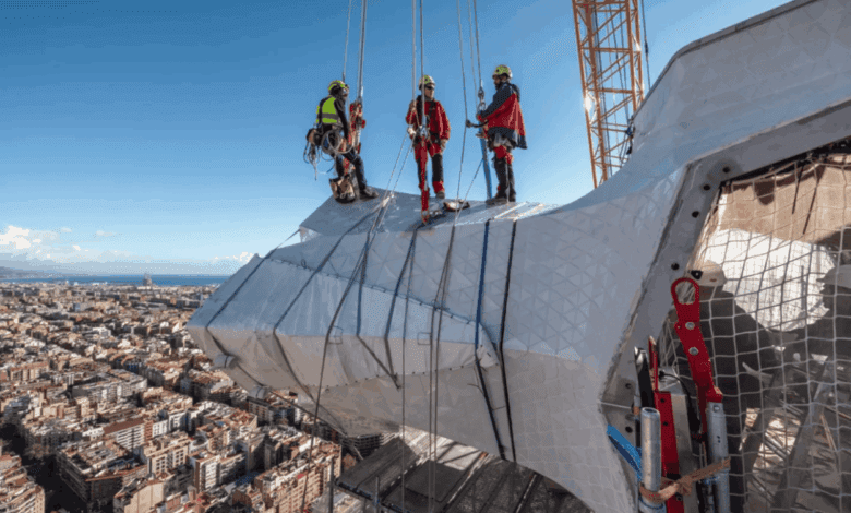 First Horizontal Cross Beam Installed on Sagrada Familia Tower in Barcelona