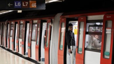 Пятеро сотрудников метро Барселоны пострадали в результате нападения группы молодых людей