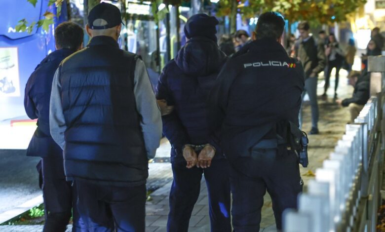 En Madrid, la policía desaloja en 24 horas a 80 personas del hotel ocupado NH Parla