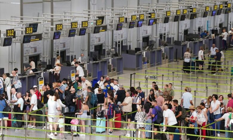 Hundreds of Passengers Stranded at Madrid Airport After Flights to Venezuela Cancelled