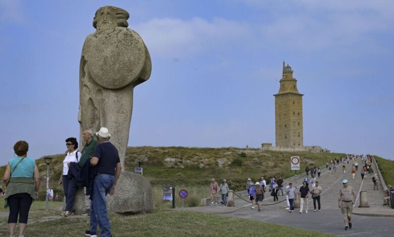 Galician hotels report decline in overnight stays amid rising prices in October 2025