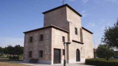 В Мадриде старинная часовня оказалась в ловушке на кольцевой развязке