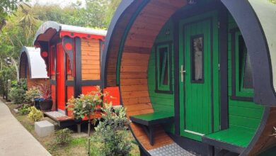 Идеальный осенний кемпинг в Галисии с домиками у знаменитого пляжа