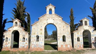 Необычный памятник в Мадриде который смотрит на вас глазами Пикассо и Дали