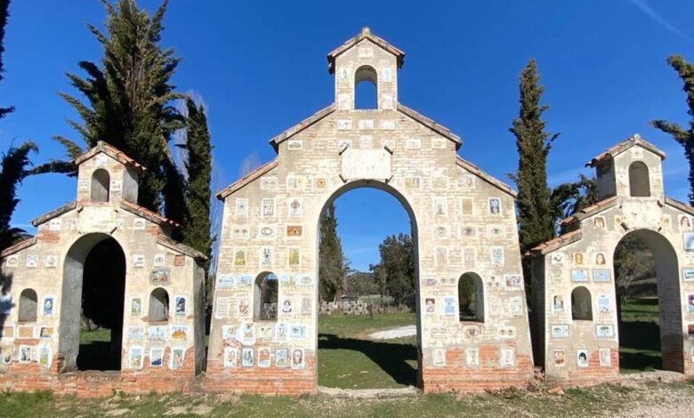 Un monumento insólito en Madrid que te observa con los ojos de Picasso y Dalí