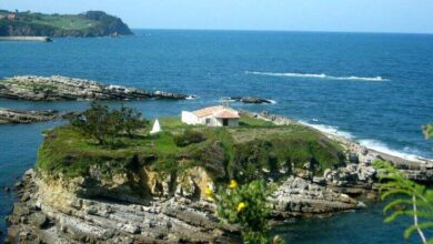 Удивительный остров в Астурии с часовней доступный пешеходам только во время отлива