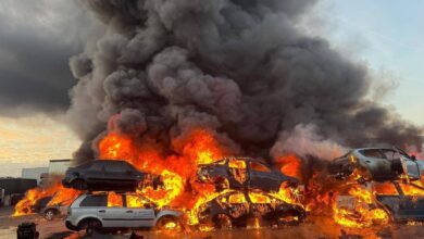 Пожар на авторазборке в Сан-Мартин-де-ла-Вега: огонь уничтожил машины и угрожает складам