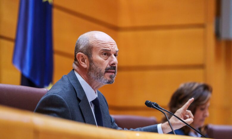 President of the Spanish Senate Loses Composure as Colleagues Ignore His Requests