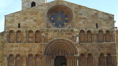 Π¦Π΅ΡΠΊΠΎΠ²Ρ Π² Π‘ΠΎΡΠΈΠΈ ΠΏΡΠΈΠ·Π½Π°Π½Π° ΠΎΠ΄Π½ΠΎΠΉ ΠΈΠ· ΠΊΡΠ°ΡΠΈΠ²Π΅ΠΉΡΠΈΡ
ΡΠΎΠΌΠ°Π½ΡΠΊΠΈΡ
ΠΆΠ΅ΠΌΡΡΠΆΠΈΠ½ ΠΡΠΏΠ°Π½ΠΈΠΈ