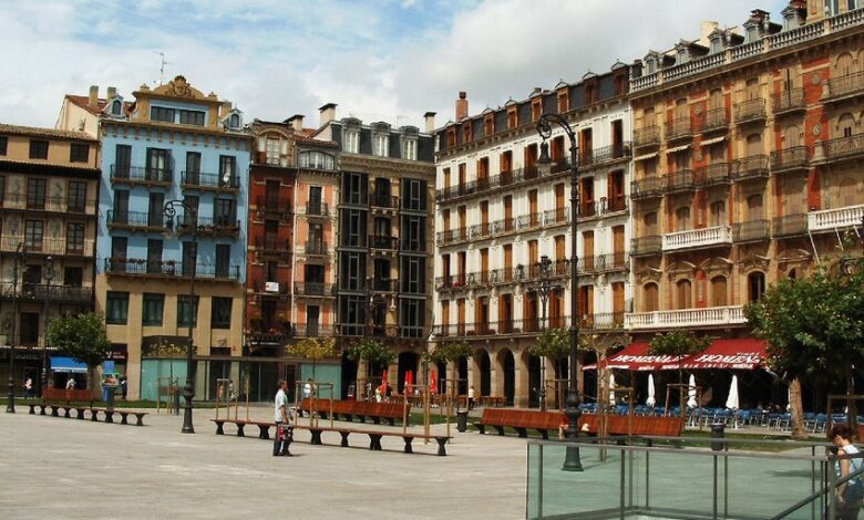 How Many People Really Live in Pamplona in 2025?