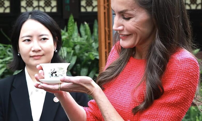 Queen Letizia in China: High Fashion Diplomacy and Minister’s Gaffe