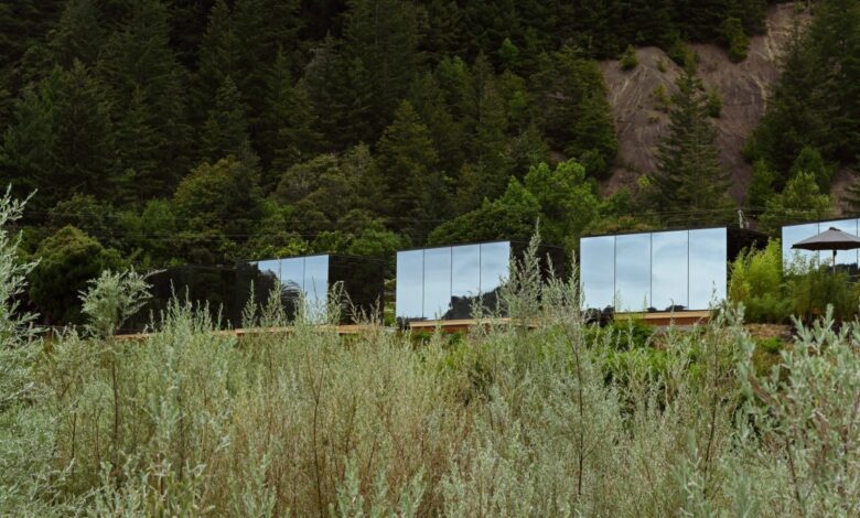 Mirror Cabins in Oregon Seamlessly Blend Into Nature