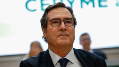 Глава CEOE предупредил о риске 30% роста минимальной зарплаты