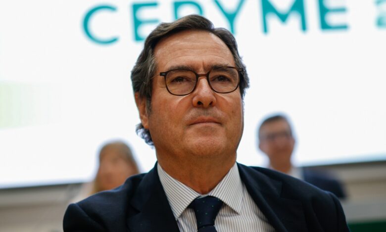 CEOE Chief Warns of Risks Behind 30% Minimum Wage Increase