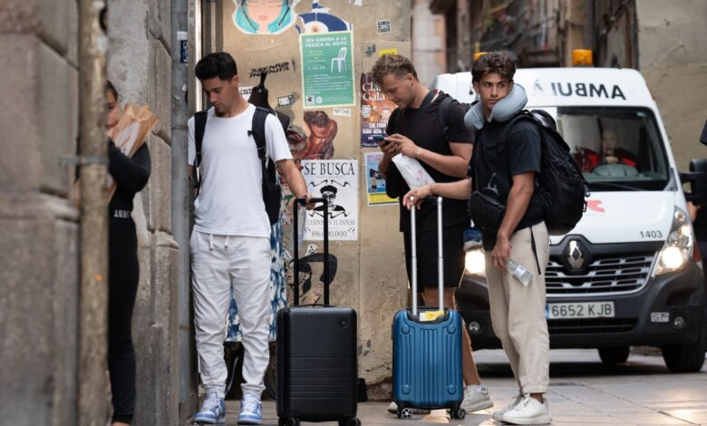 Barcelona Short-Term Rental Owners Sue City Hall Over Bans