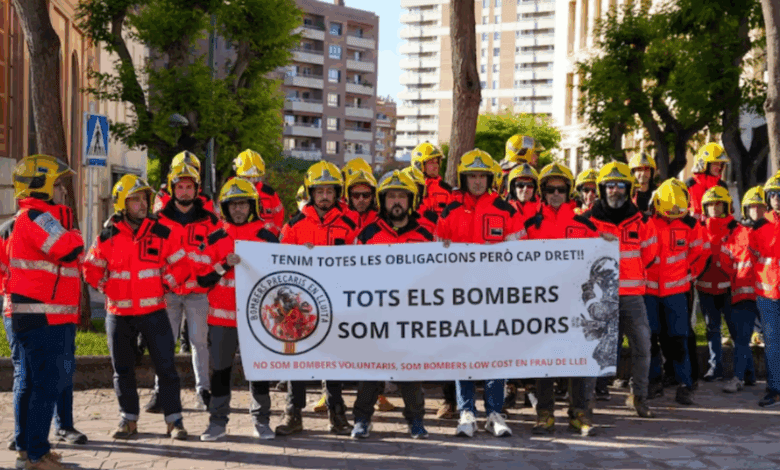 Почти 500 добровольных пожарных Каталонии требуют признания трудовых прав через суд