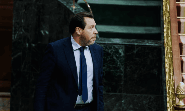 Внутренний конфликт в PSOE: министр Пуэнте продолжает публичные нападки на Мадину