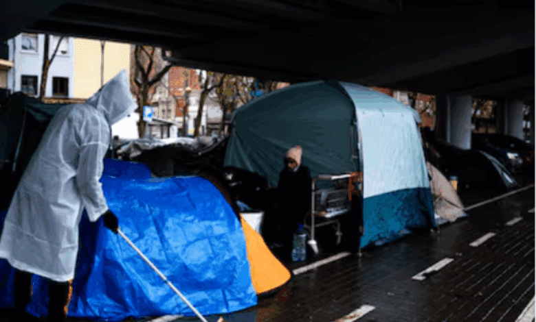 Badalona Mayor Alleges Criminal Networks at B9 Migrant Camp