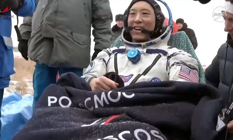 Американский астронавт и двое россиян вернулись на Землю после миссии на МКС