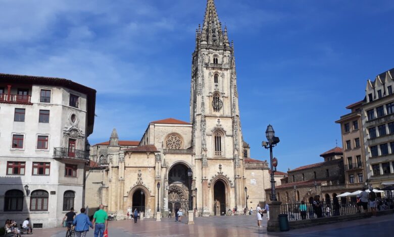 How Many Residents Will Oviedo Have in 2025 and How Is the City Changing?