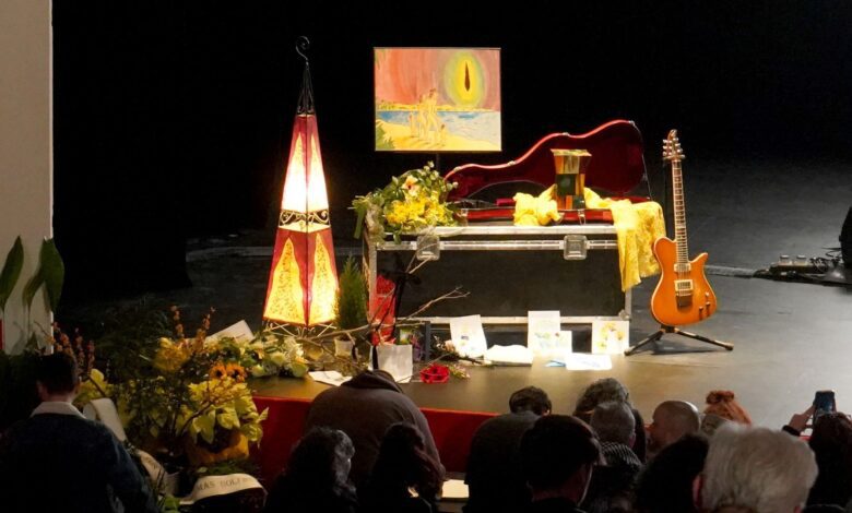 Thousands of Fans Bid Farewell to Robe Iniesta in Plasencia