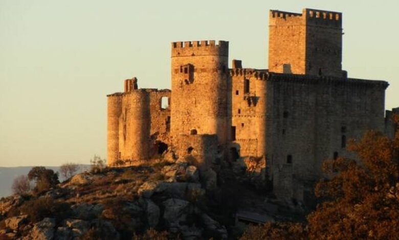 A Castle in Extremadura You Must See at Least Once in Your Life