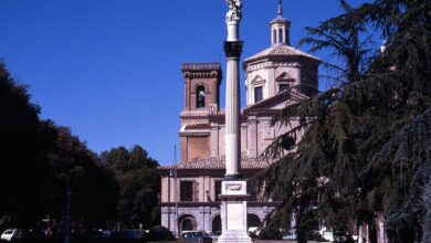 Этот малоизвестный памятник в Памплоне вдохновлен знаменитой площадью в Риме