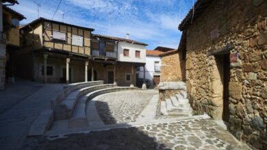 ΠΡΠ΅Π½Π½ΠΈΠΉ ΠΌΠ°ΡΡΡΡΡ Π² ΠΡΡΡΠ΅ΠΌΠ°Π΄ΡΡΠ΅: Π΄Π΅ΡΠ΅Π²Π½Ρ Ρ ΠΈΠΌΠΏΠ΅ΡΠ°ΡΠΎΡΡΠΊΠΎΠΉ ΠΈΡΡΠΎΡΠΈΠ΅ΠΉ