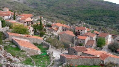 Π‘ΠΊΠ°Π·ΠΎΡΠ½Π°Ρ Π΄Π΅ΡΠ΅Π²Π½Ρ ΠΡΡΡΠ΅ΠΌΠ°Π΄ΡΡΡ Π³Π΄Π΅ Π΄ΠΎΠΌΠ° ΠΏΠΎΡΡΡΠΎΠ΅Π½Ρ ΠΈΠ· ΠΊΠ°ΠΌΠ½Π΅ΠΉ Π·Π°ΠΌΠΊΠ° ΠΠ°ΠΏΠΎΠ»Π΅ΠΎΠ½Π°