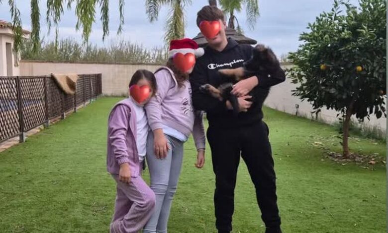 Кико Ривера ответил на скандал с отчимом сына семейной фотографией