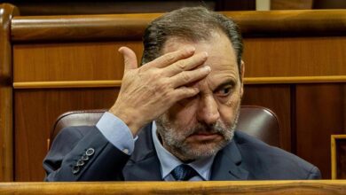 Скандал вокруг Ábalos: экс-министр уходит на пенсию после потери дохода