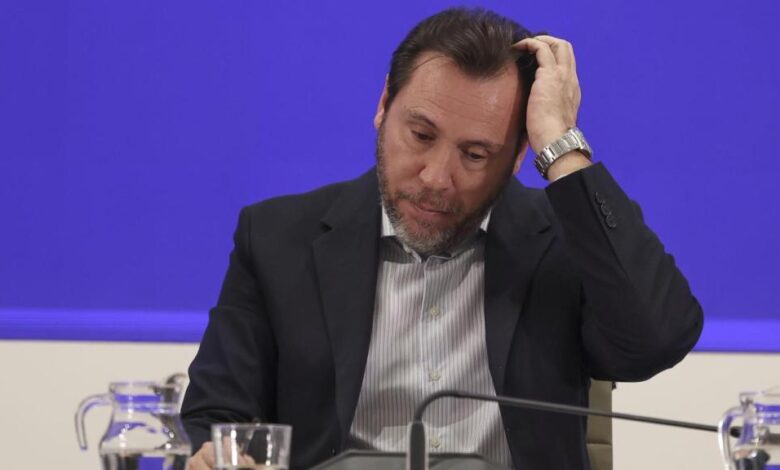 Ministro de Transporte de España atribuye la catástrofe cerca de Córdoba a un fallo crítico en las vías