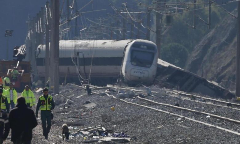 Train passengers in shock Chronicle of the Alvia crash and unexpected meeting with Iryo