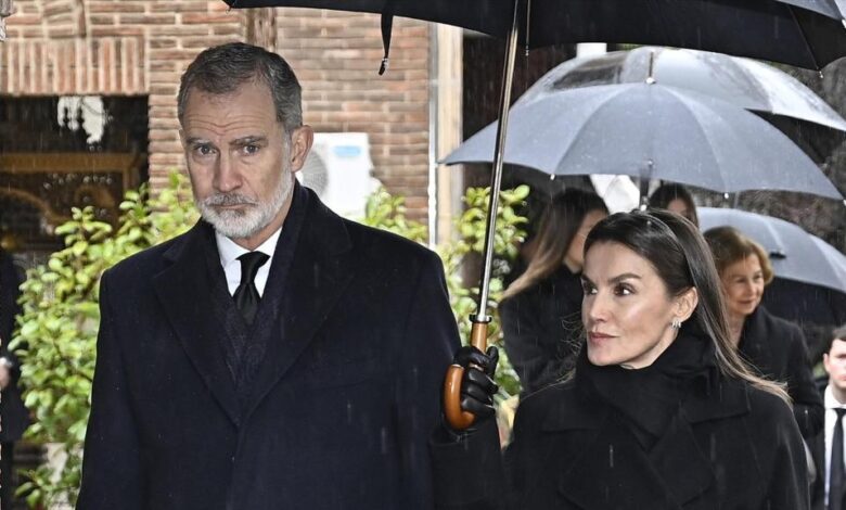 Royal Family Attends Memorial Ceremony in Adamus as Sánchez’s Absence Sparks Debate
