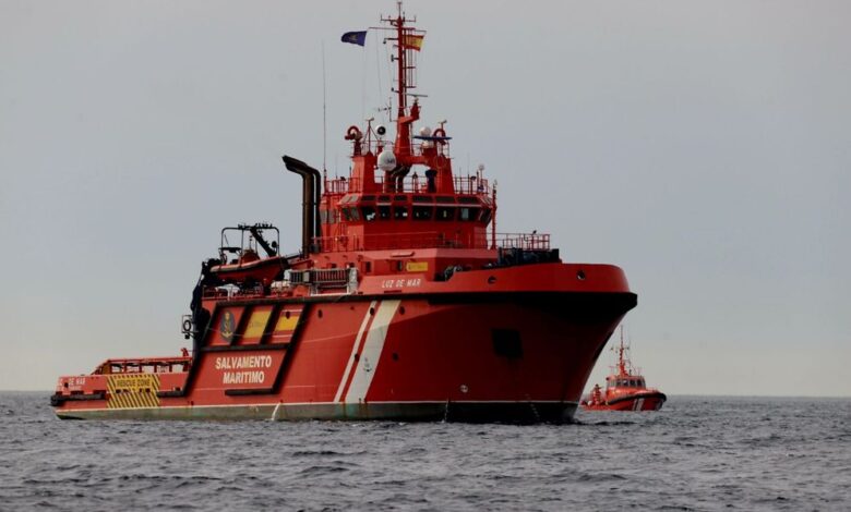 Despliegan amplia búsqueda en la costa de Alicante tras el naufragio de una lancha