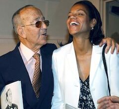 Две женщины обвинили Хулио Иглесиаса в сексуальных домогательствах и насилии в его домах